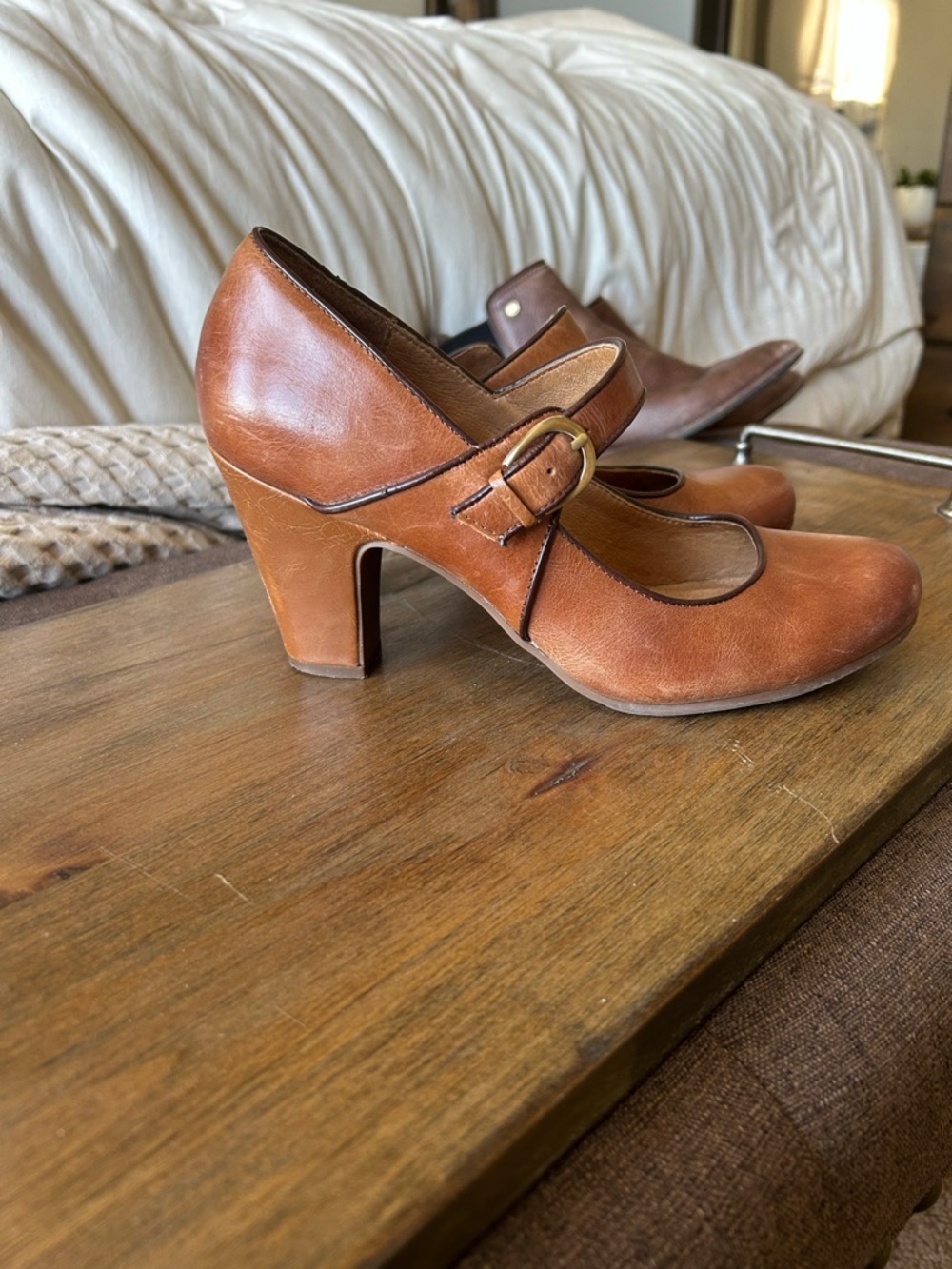 Classic Women's söfft Mary Jane Heels in Tan Leather